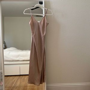 Aritzia Wilfred free midi slip dress